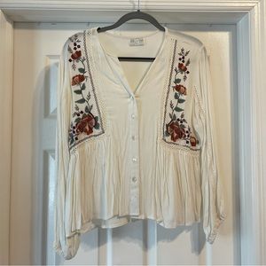 Francesca’s Jun & Ivy cream small blouse